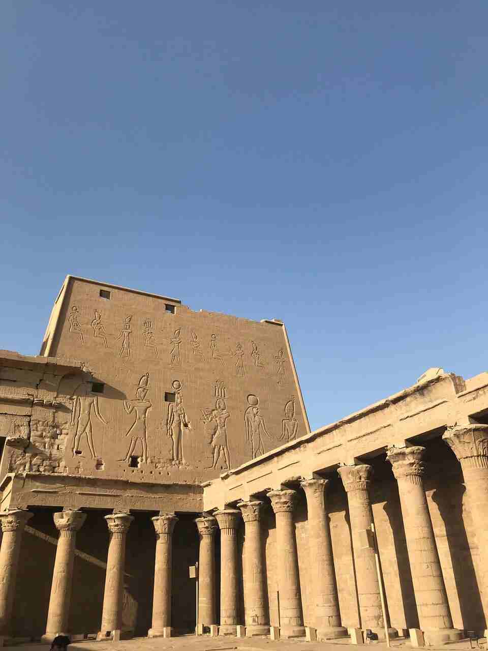 Las Pirámides de Guiza la esfinge y los templos del Nilo en Semana Santa