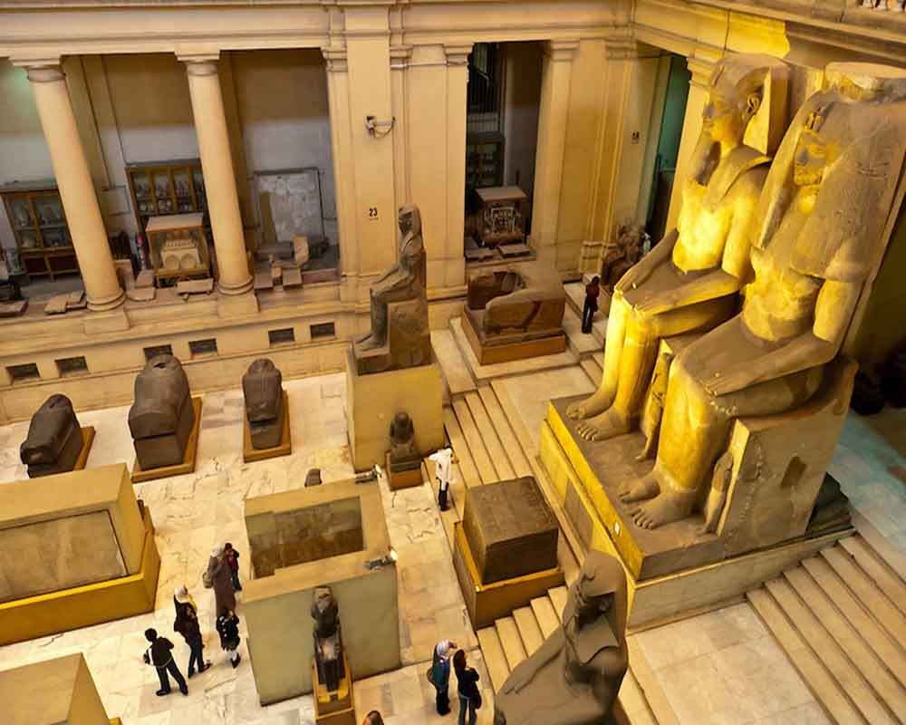 colosos de amenofis 3 y su esposa el museo del Cairo
