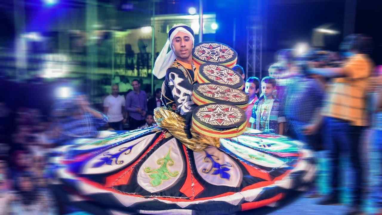 Cena típica en crucero por el Nilo con la danza del vientre