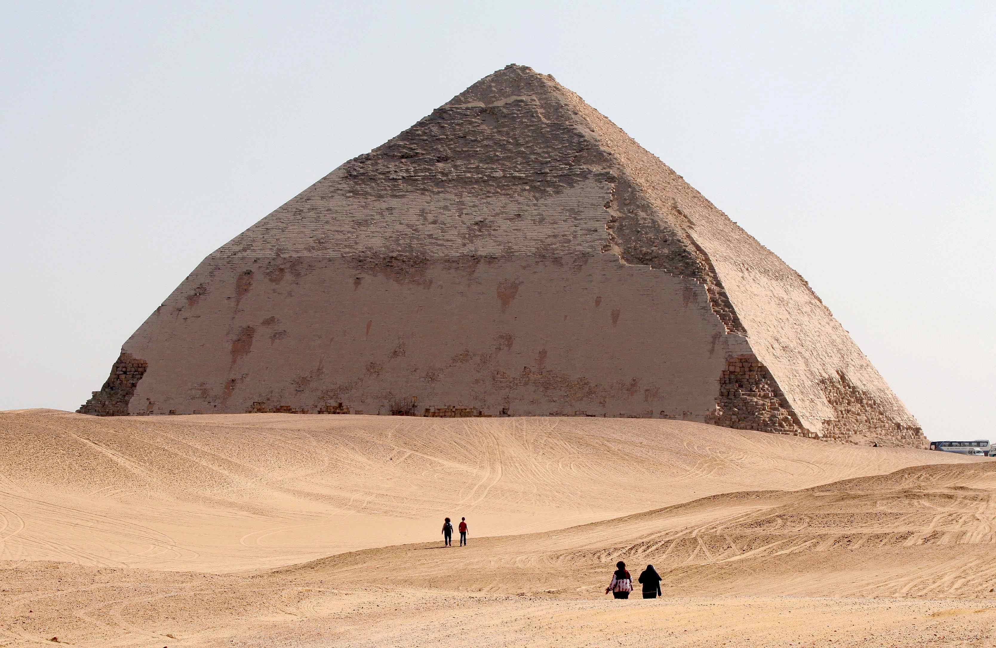 la pirámide rombidal de dahshur la pirámide rombidal de dahshur